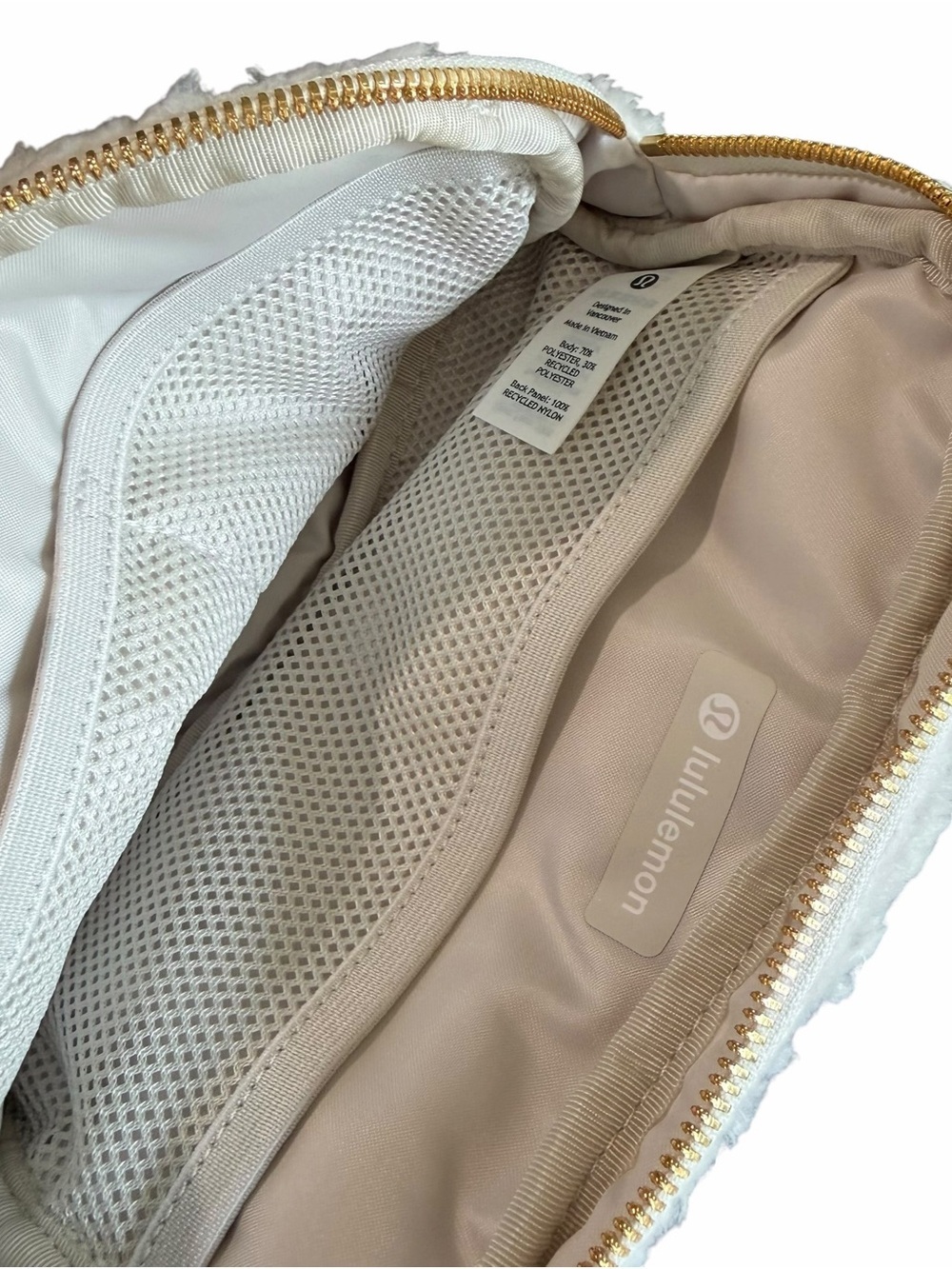 NEW Lululemon everywhere Belt bag fleece white gold - Picture 5 of 9